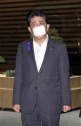 安倍晋三首相＝１６日午後、首相官邸（春名中撮影）