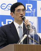 記者会見するＪＲ西日本の長谷川一明社長＝２２日午後、大阪市