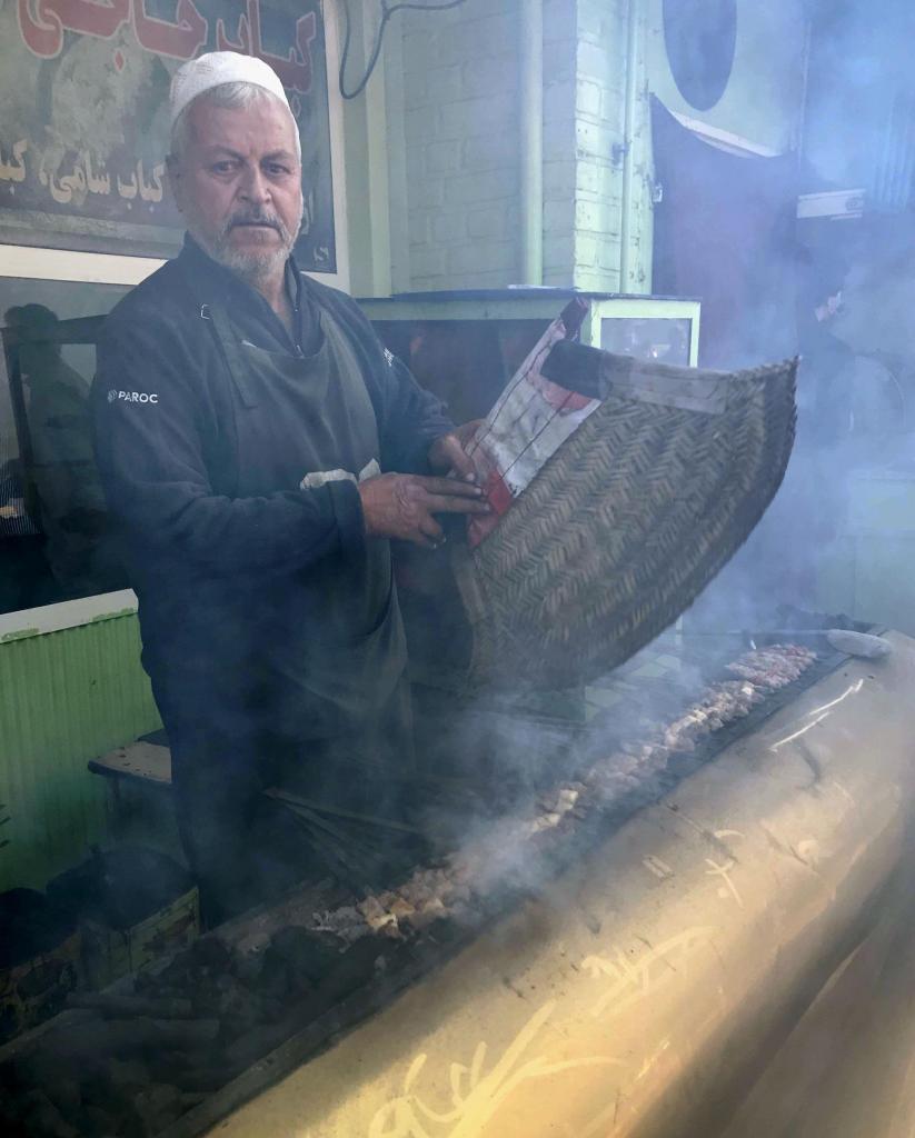 戦乱生き抜く有名串焼き店　アフガン首都で４５年