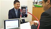 ＡＩによる笑顔判定を取り入れた面接のデモンストレーションを行う関係者ら＝２２日、名古屋市内（グローブ・ハート提供）