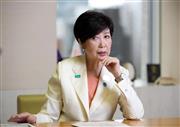 インタビューに応じる東京都の小池百合子知事＝２９日午後、東京都新宿区（川口良介撮影）