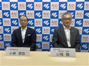 オンラインでの決算説明会に臨む小林製薬の小林章浩社長（左）（同社提供）