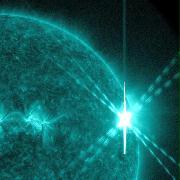 米観測衛星SDOが撮影した大規模な太陽フレア（NASA提供）