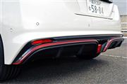 リーフNISMOの専用リヤバンパー。立派なディフューザーも備える