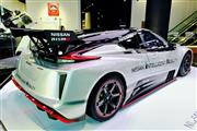 流れるシルエットが美しい。日産のEVレーシングカー「リーフNISMO・RC」（東京・銀座の日産クロッシング）