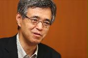 インタビューに答える金融庁の氷見野良三長官＝６日午後、東京・霞が関（飯田英男撮影）