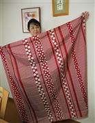 飯田和子さんは、大判の撥水風呂敷をフェーズフリーグッズとして愛用。被災時の用途の広さと安心感が違う