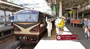 ラストランのため、ＪＲ仙台駅を出発する観光列車「リゾートみのり」＝１０日午前