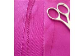 自ら生地を選び、自ら服を仕立てるシルビアには、思いの外、強い芯を感じる