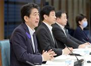 経済財政諮問会議・未来投資会議の合同会議で骨太方針について発言する安倍晋三首相（左）＝７月１７日、首相官邸（春名中撮影）