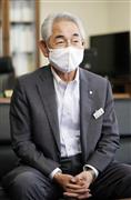 インタビューに答える北海道寿都町の片岡春雄町長
