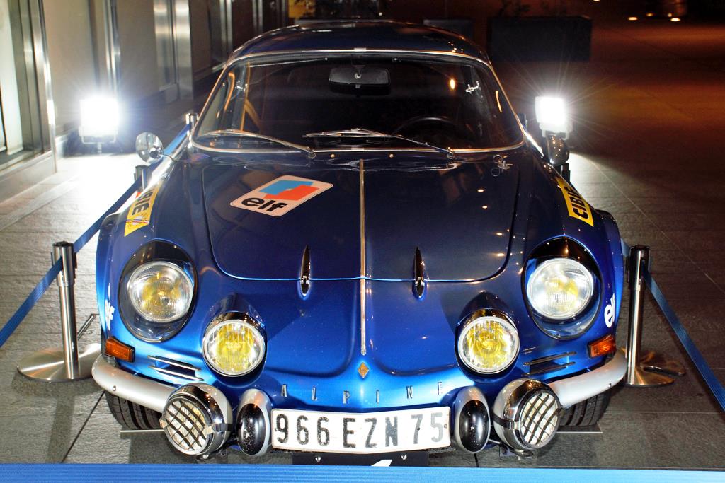 ラリー界を席巻した初代アルピーヌA110。けっして色褪せることのない、時代を超えたカッコよさがある