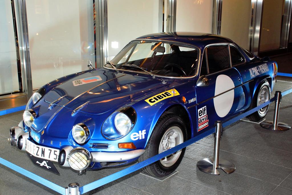 ラリー界を席巻した初代アルピーヌA110。けっして色褪せることのない、時代を超えたカッコよさがある