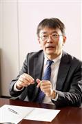 インタビューに応じる岩崎晋特許技監。１９８８年名大工卒後、特許庁入庁。国際課長、審査第一部調整課長などを歴任した＝東京・霞が関