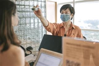 企業を悩ませるコロナ時代の受付　「100点満点」の空間って？