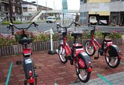 ＪＲ西那須野駅西口のふれあいスペースに配備されたシェアサイクル