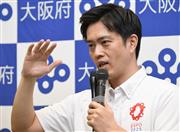 大阪府の新型コロナウイルス対策本部会議終了後、取材に応じる吉村洋文知事＝８月３１日午後、大阪市中央区（安元雄太撮影）