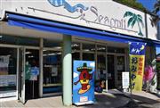 ９月末で閉店する土産店「シーガル」（平田浩一撮影）