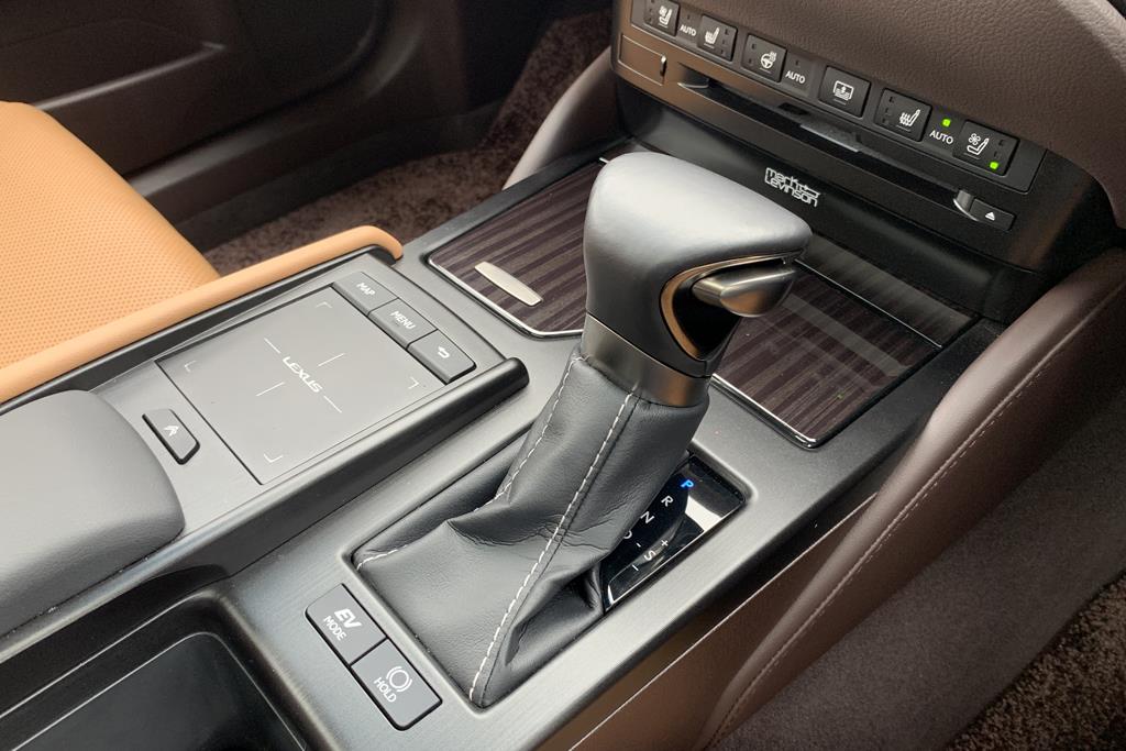 センターコンソール周り。もしかするとリモートタッチの操作性が上がった？？