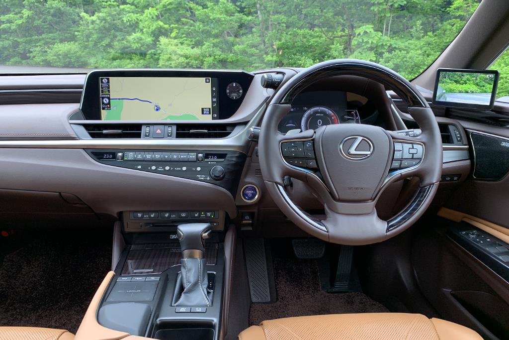 12.3インチワイドディスプレイやマークレビンソンのオーディオシステムを備える