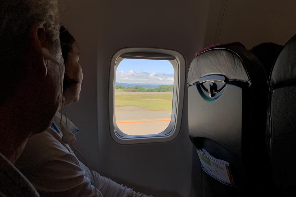 快晴の青森空港に到着