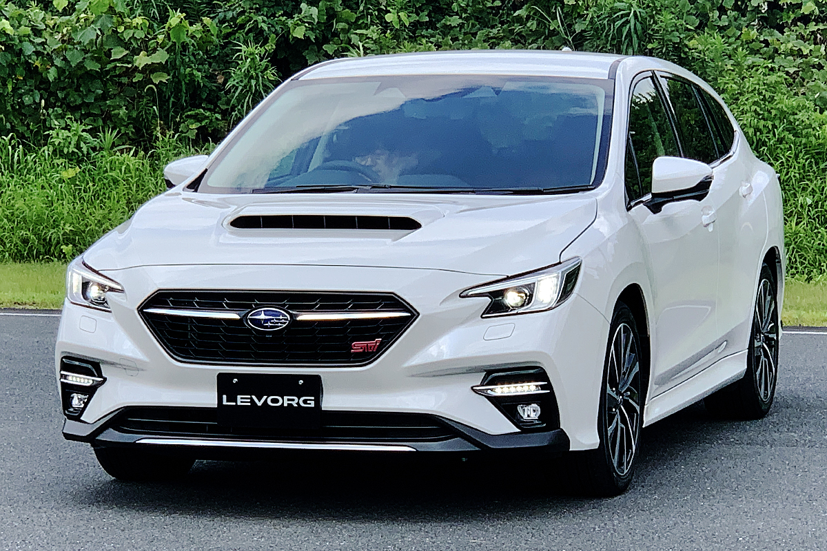 スバルの新型レヴォーグ（プロトタイプ）　