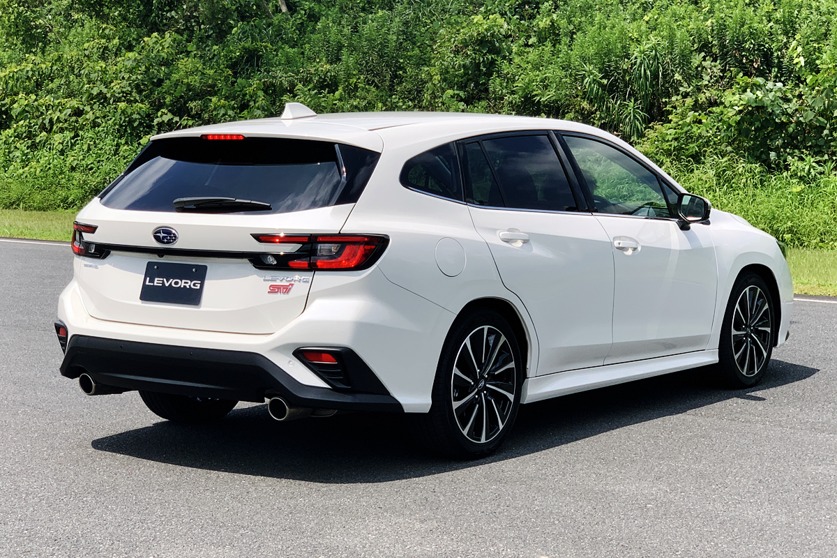 スバルの新型レヴォーグ（プロトタイプ）　
