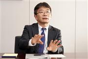 インタビューに応じる岩崎晋特許技監＝東京・霞が関