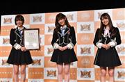 大阪観光サポーターに就任した（写真左から）ＮＭＢ４８の小嶋花梨、吉田朱里、白間美瑠＝１８日午前、大阪市中央区のＮＭＢ４８劇場（南雲都撮影）