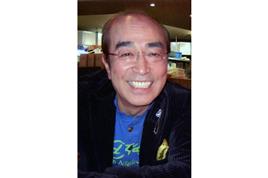 葬儀の遺影用に使われた志村けんさんの写真。リラックスした穏やかな笑顔が印象的だ（志村知之さん提供）