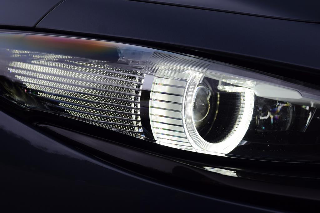 デイタイムライトとLEDヘッドランプが華麗に浮かび上がる