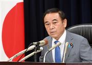 報道各社の質問に答える坂本哲志地方創生相＝２８日午後、東京・永田町の合同庁舎８号館（酒巻俊介撮影）