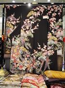 飾っておきたいような加賀友禅の振り袖が８万８０００円＝東京都中央区の高島屋日本橋店「リユースきもの魅力再発見フェア」（重松明子撮影）
