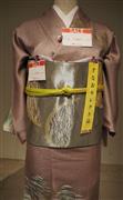 結婚式参列などに使える、光沢感が美しい訪問着と帯のセットも２万円（本体価格）東京都中央区の高島屋日本橋店「リユースきもの魅力再発見フェア」（重松明子撮影）
