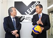 対談する日本バレーボールリーグ機構の嶋岡健治代表理事会長（右）と日本工業新聞社の鶴田東洋彦社長