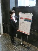 郵便局で用意されたチラシ＝５日午前、東京都千代田区の東京中央郵便局