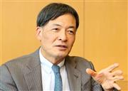 インタビューに応じる静岡県の難波喬司副知事＝東京・大手町