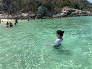 旅行で訪れたタイのリゾート地、プーケット。フェリーでのプライベートビーチ巡りは心を癒してくれました。提供：執筆者