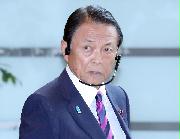 麻生太郎副総理兼財務相＝１６日午前、首相官邸（春名中撮影）
