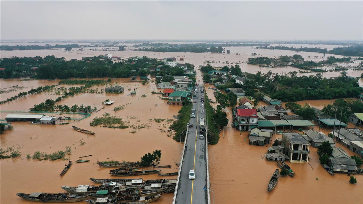 豪雨続いたベトナム 水害死者60人に カンボジアでも24人犠牲 Sankeibiz サンケイビズ 自分を磨く経済情報サイト