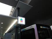 レインボーカラーが印象的なロゴマーク