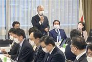 自民党のデジタル社会推進本部の初会合で挨拶する甘利明座長（後列左から２人目）＝１９日午後、東京・永田町の党本部（今仲信博撮影）