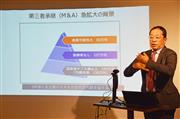 事業承継について話すバトンズの大山敬義社長＝１０月６日、岡山市