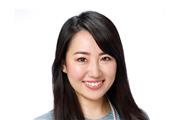 アジア系航空会社で乗務する藤谷真由香さん。CAとしては10年目と長いキャリアをもつ。提供：本人