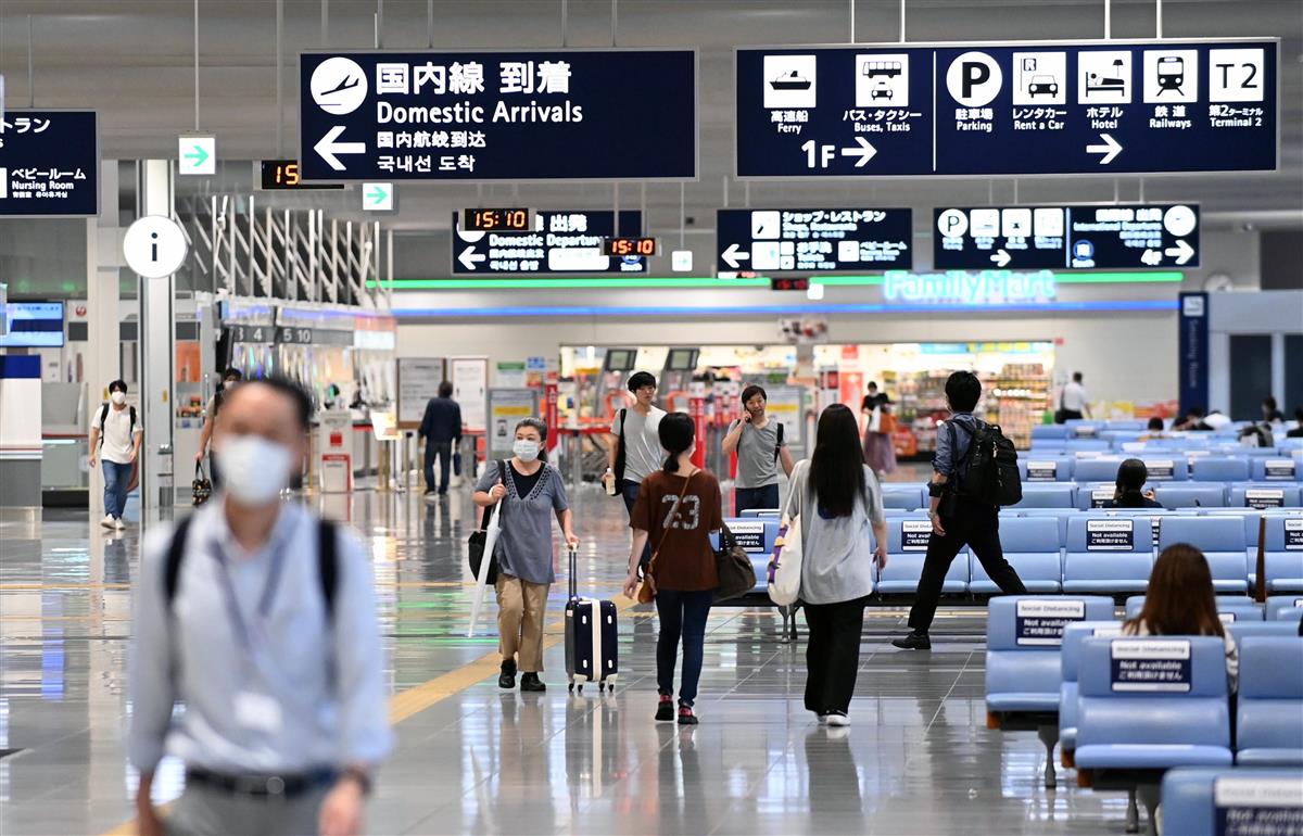 上半期、新型コロナウイルス感染拡大の影響で過去最低の総旅客数を記録した関西国際空港＝６月（須谷友郁撮影）