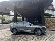 スタイリッシュなボディを備えたアウディQ3スポーツバック