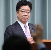 会見に臨む加藤勝信官房長官＝２８日午前、首相官邸（春名中撮影）