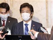 閣議後、記者団の取材に応じる田村憲久厚労相＝３０日午前、国会内（春名中撮影）