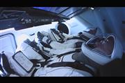 搭乗員は足にもタブレットを装着（SpaceX）