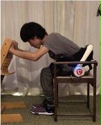 サイバーダインの腰装着型ロボットを使ったリハビリ（同社提供）